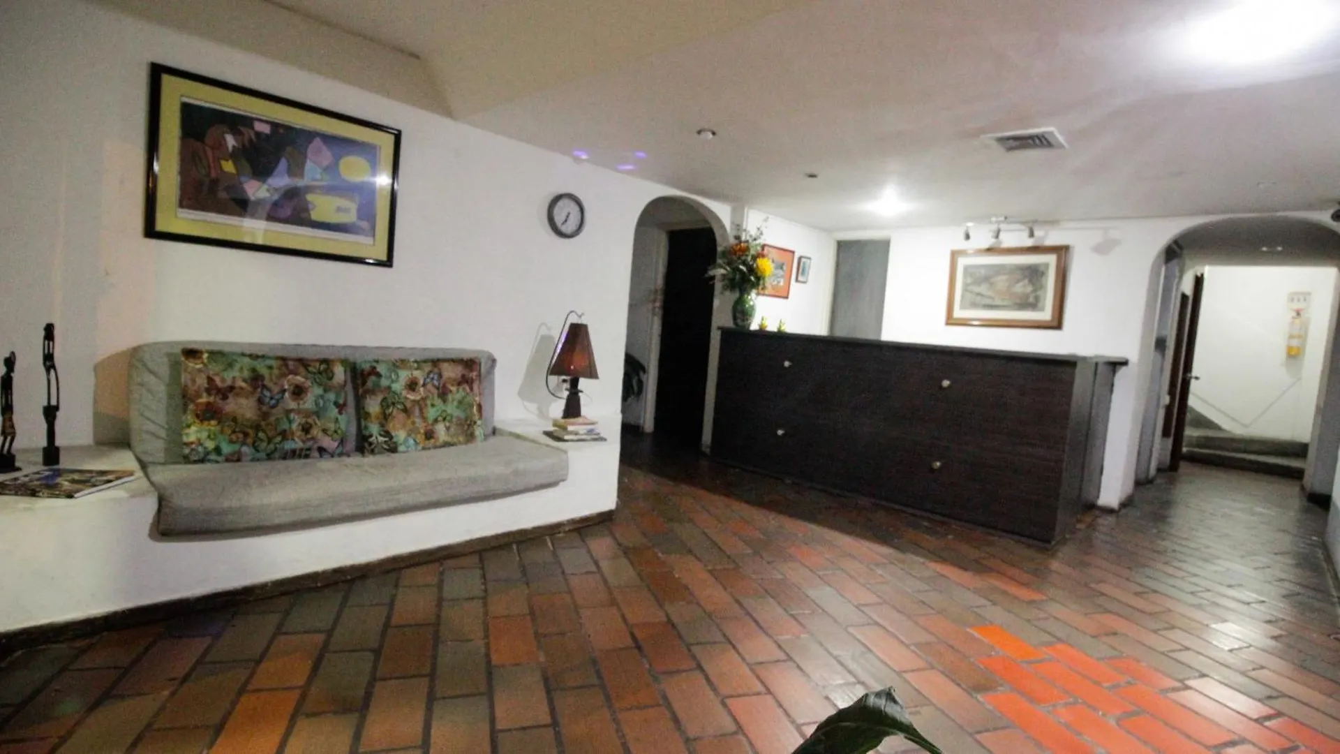 Edificio Neuchabel Hotel Cali