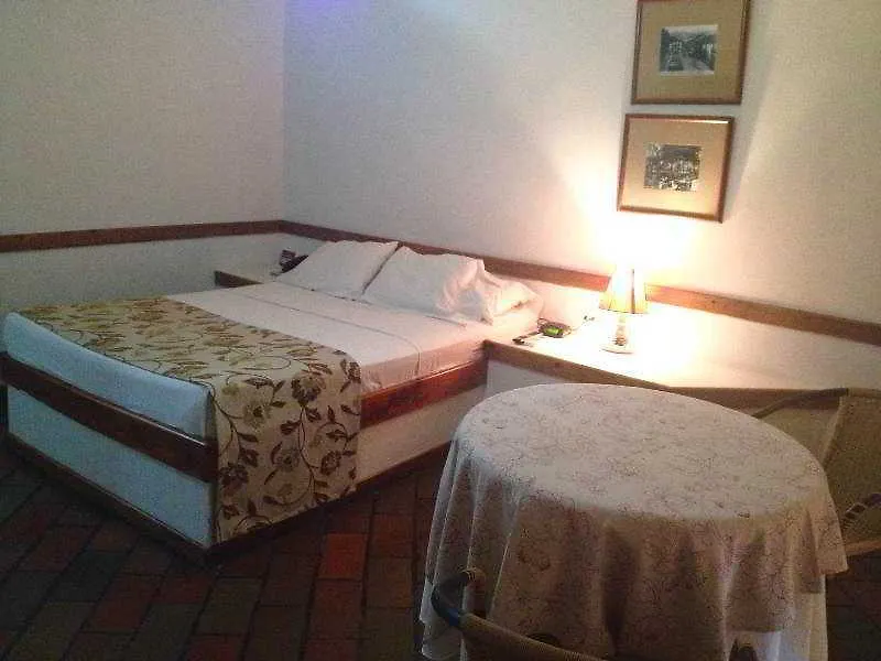 Edificio Neuchabel Hotel Cali